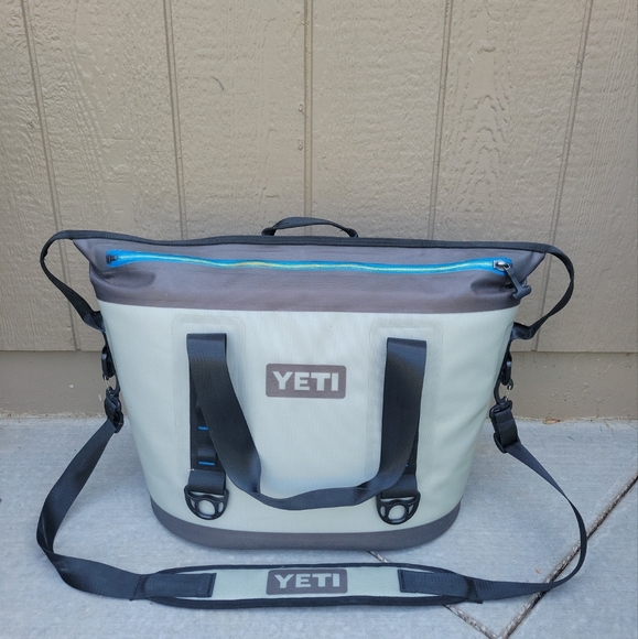 YETI Hopper Two 30 Carry Cooler Ice Chest.  Color: Gray & Blue. Shoulder Strap. - Picture 1 of 7